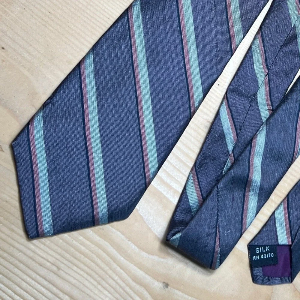 VTG Mens Silk Tie Navy Blue Green Red Striped Classic Preppy Style 3 1/4 x 56